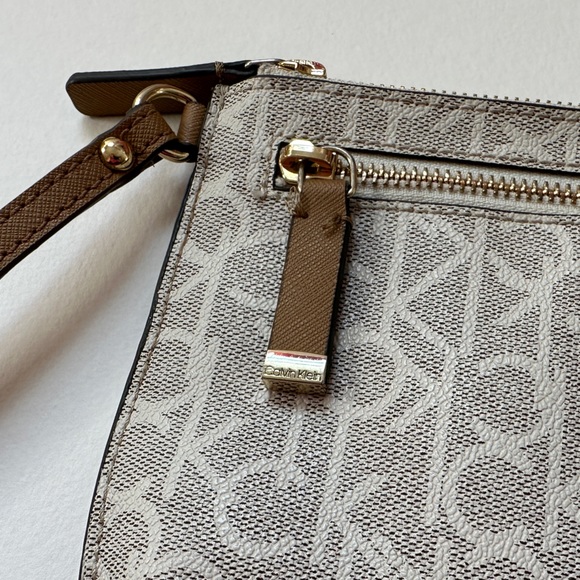 CALVIN KLEIN: Top and front zip wristlet wallet clutch - Picture 6 of 10